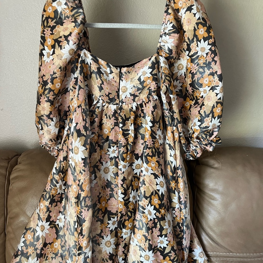Storia Floral Dress with Puff Sleeves - Picture 2 of 4